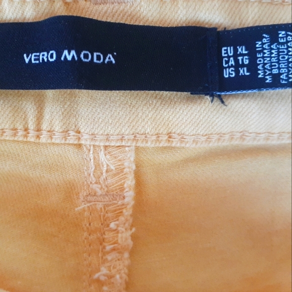 Vero Moda Women's Size XL Hot Seven  Mid-Rise Denim Shorts in Yellow - Picture 9 of 10